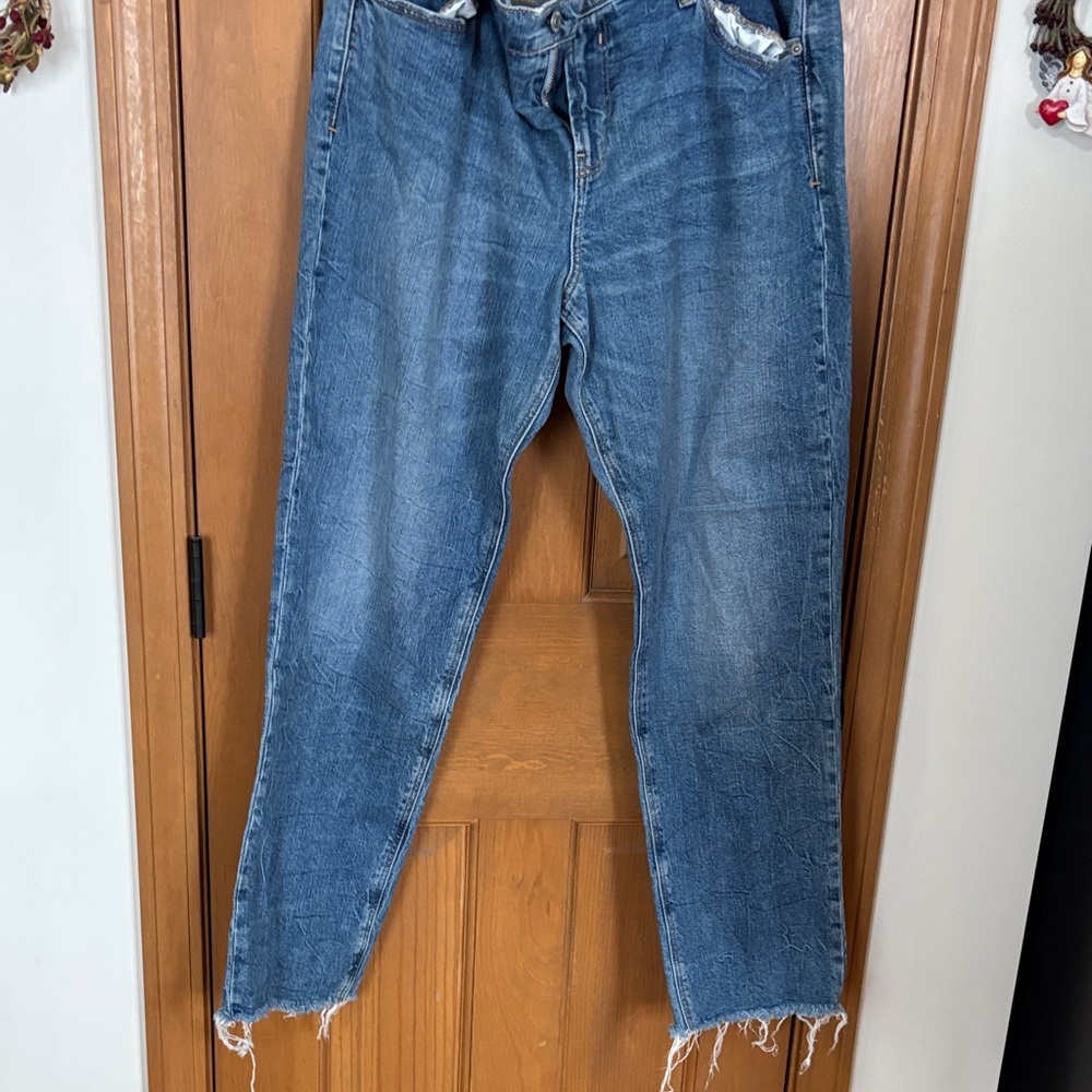 Old Navy women’s Relaxed Blue Jeans with Frayed Hem